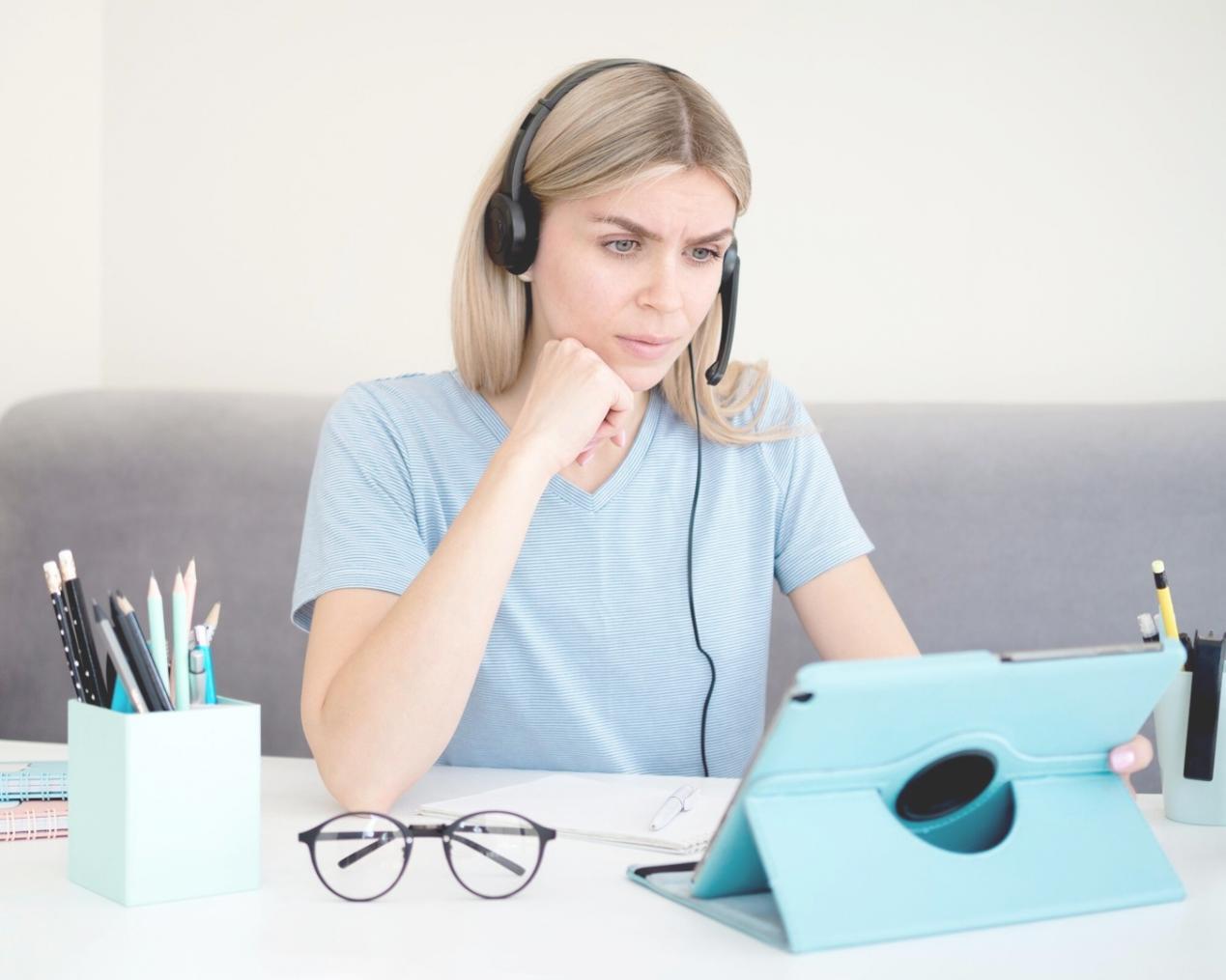 Interactive financial planning workshop with digital tools and real budget examples